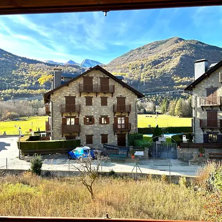 Amb Llar De Foc I Balco Amb Vistes De La Vall By Rural D'aneu * 埃斯特里-德阿内乌